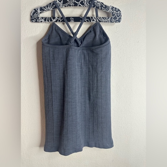 Athleta Tank Top Seamless Layering Cami Gray Built-In Bra Cross-Back SZ S 350769 - Picture 3 of 5
